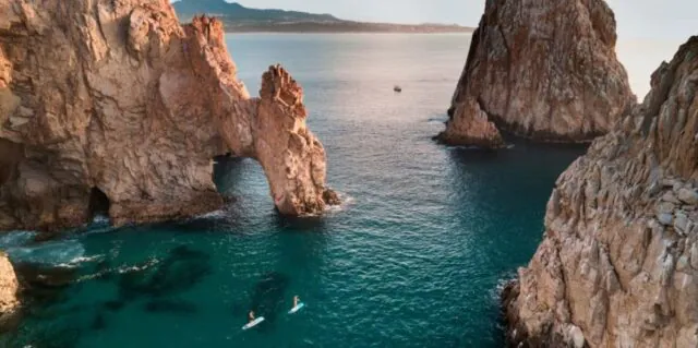 El Arco em Los Cabos no México durante passeio de destination wedding